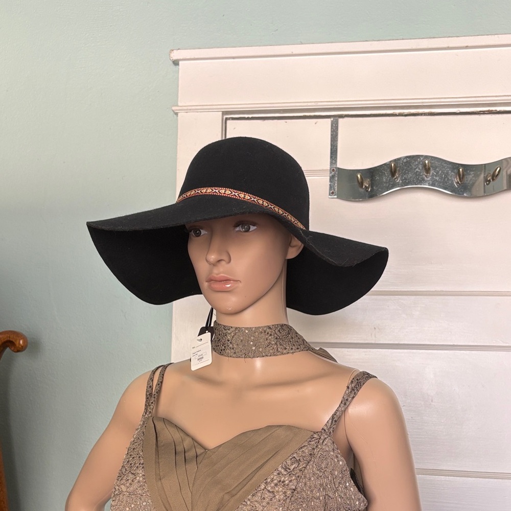 Hello 3 aM Chic Black Floppy Hat with Decorative Band One Size NWT